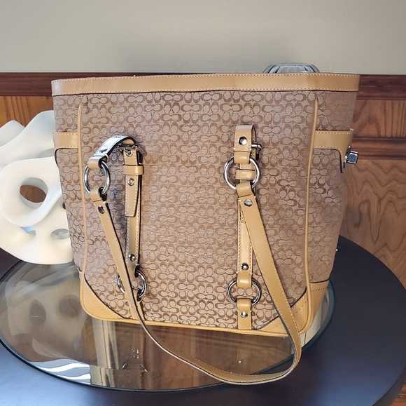 Coach Tote - Picture 7 of 15